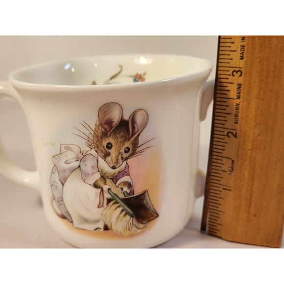 1986 Beatrice Potter Hunca Munca Childs 2 handle Mug/ cup Royal Albert England - Picture 6 of 12